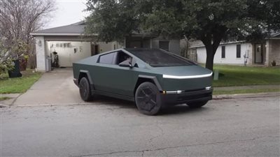 تسلا تبدأ تسليمات Cybertruck بشكل واسع في 2025