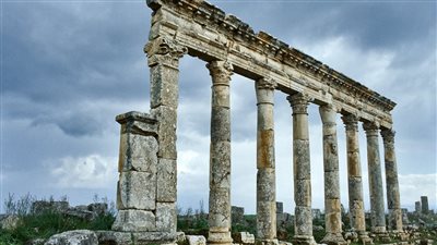 صائدو الكنوز ينتشرون في المواقع الأثرية السورية نهب ېهدد التراث 