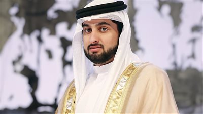 أحمد بن محمد يتابع سير العمل في إقامة دبي