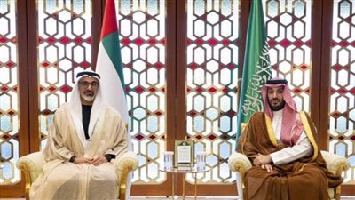 ولي عهد أبوظبي يلتقي ولي العهد السعودي على هامش القمة الخليجية الأمريكية في الرياض