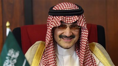 الأمير الوليد بن طلال يتفاعل مع سيدة سعودية بطلب مساعدة