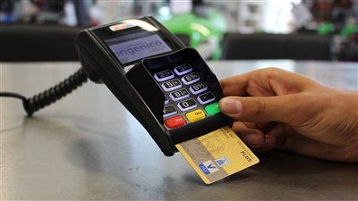 خفض التصنيف الائتماني للولايات المتحدة يُلقي بثقله على الأسواق 