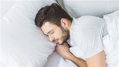 كيف يؤثر النوم على صحتنا الجسدية والعقلية