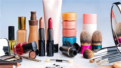 كيف تختارين مستحضرات التجميل المناسبة لبشرتك؟
