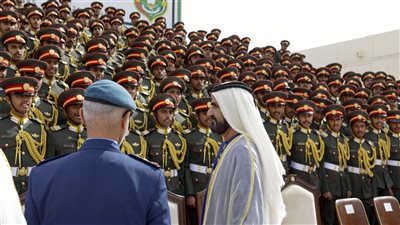 حمدان بن محمد يشهد حفل تخريج ضباط كلية زايد الثاني العسكرية