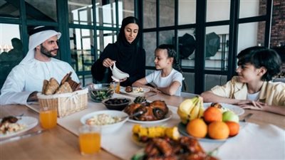 فطور عائلي أسبوعي مرتبط بانخفاض مشاكل المراهقين