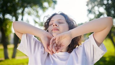 كيف تُخدع عقلك لتتحول من الإرهاق إلى النشاط في 60 ثانية