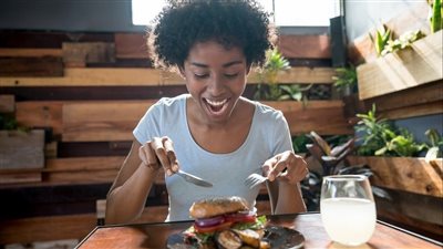 هل الإفراط في الفيتامينات يضر الكبد؟  