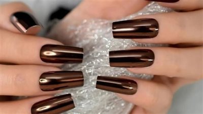 طلاء الأظافر الميتاليك يغزو إنستغرام