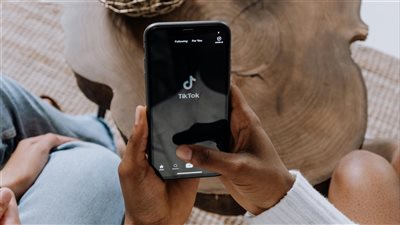 تيك توك يختبر ميزة جديدة مستوحاة من إنستغرام لتعزيز تفاعل المستخدمين