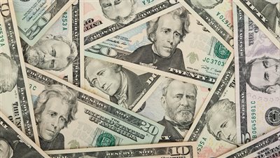 خبراء يتوقعون مواصلة الجنيه المصري التراجع الطفيف خلال الشهر القادم وسعر صرفه يوم 11 يوليو 2025