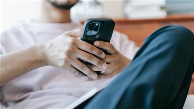 تشير أدلة حديثة في 2025 إلى أن برنامجًا يوميًا مدته عشر دقائق يمكن أن يعزز التركيز والإبداع لدى البالغين
