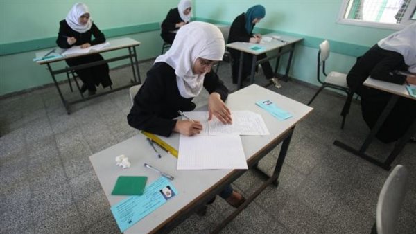طالبة في الثانوية العامة
