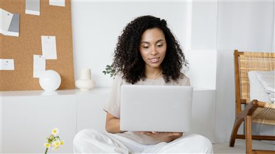 مايكروسوفت تعمل على تعزيز قدرة الذكاء الاصطناعي على التعاطف مع المستخدم