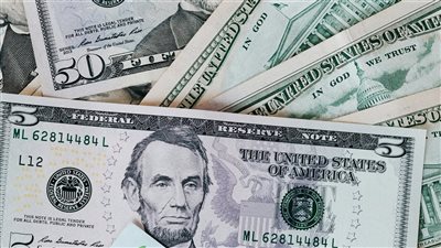 هل ينجح احتياطي النقد الأجنبي المتنامي في توفير درع حماية للجنيه المصري أمام التقلبات العالمية؟