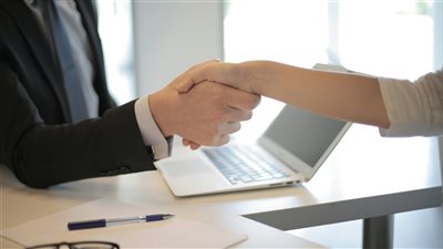 مبادرة جامعية تطلق منصة رقمية تربط بين التدريب المهني والتوظيف ضمن بيئة صناعية حديثة 