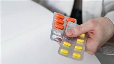 تجربة دوائية جديدة تظهر نتائج واعدة في علاج أمراض مزمنة مع تقليل الآثار الجانبية التقليدية
