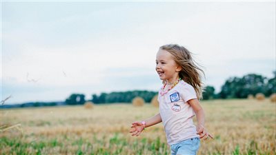 علماء يصدرون تحذيرًا بعد اكتشاف ټهديد صحي خطېر في الهواء يعرض الأطفال والرضع لمخاطر متزايدة 