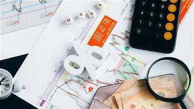 وزير الخزانة الأمريكي يدعو خفض سعر الفائدة نصف نقطة في سبتمبر مما يدفع المؤشرات العالمية إلى مستويات قياسية