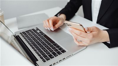 تقرير حديث يبرز أهمية تطوير مهارات القيادة الرقمية في عصر التحول الرقمي
