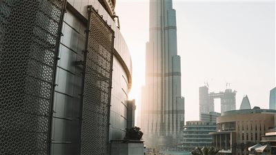 المستثمرون الأفراد في الإمارات يفضلون الأسهم المحلية بنسبة 85% وسط التوترات التجارية العالمية 