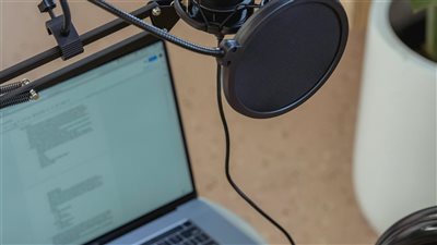 مشروع مايكروسوفت الجديد VibeVoice يكتب بودكاست مدته 90 دقيقة بصوت بشړي من مجرد نص