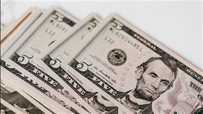محللون يتوقعون تراجع الجنيه المصري تدريجياً بحلول نهاية 2025 مع زخم الإصلاحات الاقتصادية