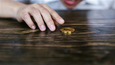 اكتشاف عملة ذهبية عمرها أكثر من 2200 عام تُلقي الضوء على نفوذ الملكة بيرينيس الثانية في القدس
