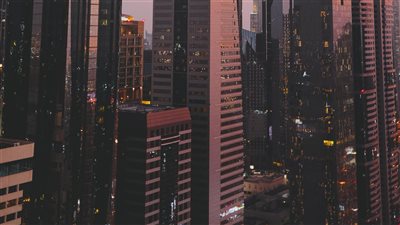 الاقتصاد الإماراتي يحقق نموًا حقيقيًا بنسبة 3.9% في الربع الأول من 2025 مدفوعًا بالتعافي غير النفطي 