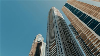 أسواق الأسهم الإماراتية ترتفع حيث سجل مؤشر دبي قفزة بعد تقارير عن إدراج وحدة عقارية تابعة لشركة دبي للاستثمار