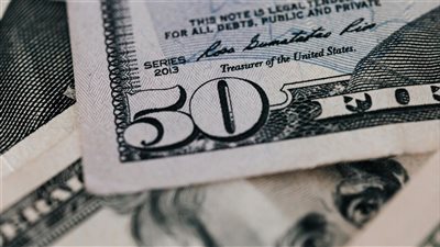 خبراء يتوقعون مزيدًا من تآكل قيمة الجنيه المصري إذا استمر التضخم دون كبح والتحويلات الخارجية لم تتحسن
