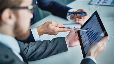 الطلب على المهارات التحليلية والمرونة الذهنية يتصدر أولويات الشركات في عصر ما بعد الذكاء الاصطناعي