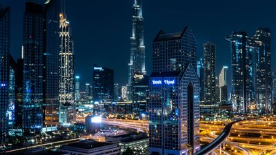 حكومة الإمارات تطلق مشروعًا استراتيجياً لتعزيز القدرات الرقمية والابتكار في القطاع المالي واللوجستي لدعم التنافسية 