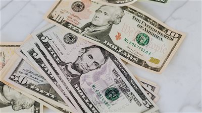 توقعات الخبراء تشير إلى مزيد من الضغط التراجع على الجنيه المصري إذا استمرت سياسات التشديد المالي