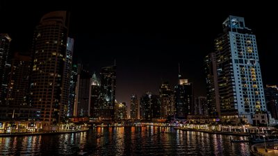 الإمارات تعزز ريادتها البيئية في قمة الاقتصاد الأخضر العالمية بالإمارات عبر صندوق استثمار 30 مليار دولار ومبادرات تمويل مستدامة 