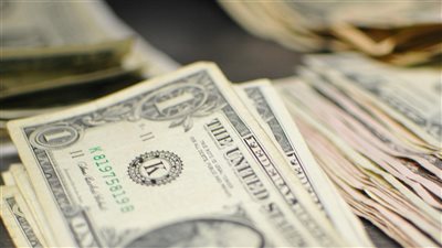 خبراء يتوقعون وصول سعر الدولار إلى 52 جنيهاً نهاية 2025 في ظل ضغوط الاستيراد وطموحات الإصلاح