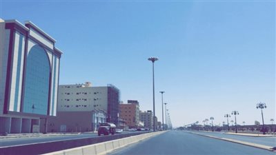 منطقة طريق المدينة في تبوك حي تجاري حيوي
