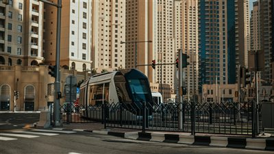 الإمارات توقع اتفاقية شحن بري بين أبوظبي وصُحار لتعزيز الربط اللوجستي الخليجي
