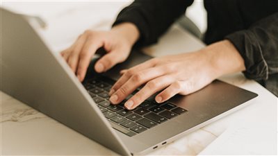 ريادة الأعمال تدخل حقبة الذكاء الاصطناعي بمشروع برمجيات تدريسيّة تعتمد على الموجهات الذكية لتصميم خطط العمل