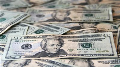 محللون يتوقعون ضعفًا إضافيًا للجنيه المصري ليصل سعر الدولار إلى 51 جنيهاً بحلول منتصف 2026