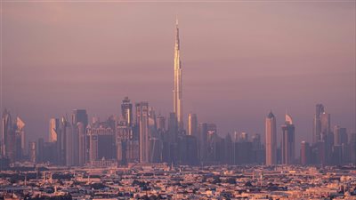 أبوظبي تطلق مبادرة تجديد رخص العمل المنتهية منذ ثلاث سنوات دون غرامات لتعزيز جذب المستثمرين