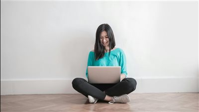 تنظيم الذات والمهنية يجتمعان: الأساليب النفسية والتقنيات التنظيمية الحديثة لرفع الأداء المهني والحفاظ على توازن الحياة الوظيفية والشخصية