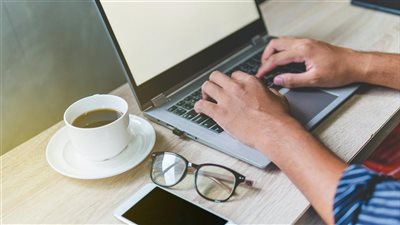مهارات التكيّف والابتكار والصمود تصبح جوهر المستقبل المهني مع تزايد دور الأتمتة والذكاء الاصطناعي في بيئة العمل