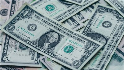 توقعات بأن الجنيه المصري قد يفقد %10 إضافية من قيمته خلال الأشهر المقبلة إذا تأخّرت الإصلاحات المالية