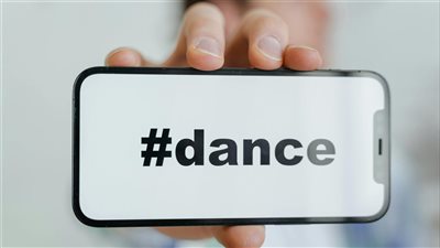 ترند الرقص على تيك توك: الطاقة الإيجابية تتحول إلى حركة وإبداع