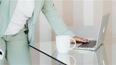 مسح عالمي يكشف أن الشعور بالاتّساق مع أهداف القيادة يزيد الحافزية بنسبة 78% في بيئة العمل