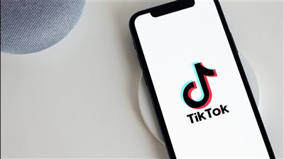 تحدٍ ترند: فيديوهات تحدي الصوت بالذكاء الاصطناعي على TikTok تنتشر بين الشباب