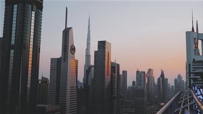 خفض أسعار الفائدة في الإمارات ينعش أسواق الأسهم بدبي وأبوظبي ويغذي التفاؤل تجاه النمو الاقتصادي