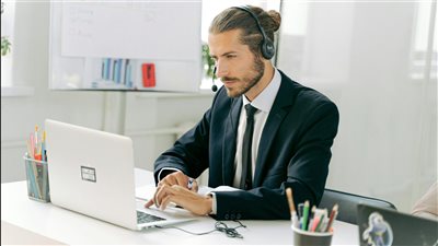 ريادة الأعمال في عصر الذكاء الاصطناعي: نظريات حديثة تؤكد أن الأفراد يمكنهم إطلاق مشاريع ناجحة
