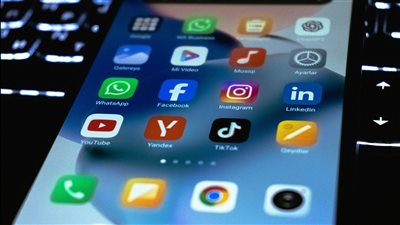ترند لعبة الكذب على TikTok يعود بقوة في نوفمبر 2025 حيث يتحدى المستخدمون بعضهم البعض بالتعبير الخادع